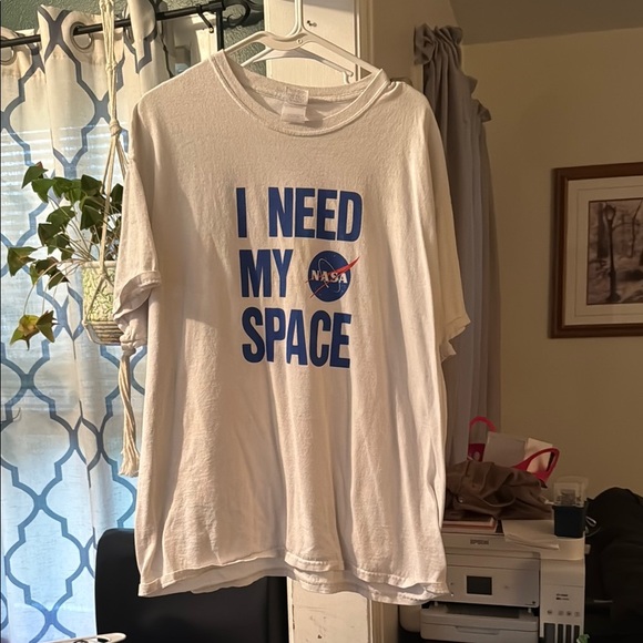 ‼️5/25 NASA White Graphic T-Shirt - Picture 1 of 4